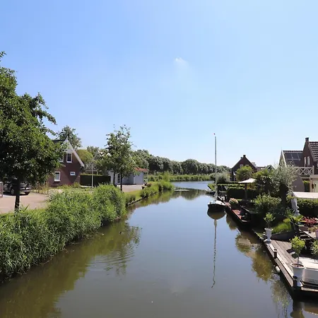 Vakantiehuis On The Water With Veranda Simonshaven