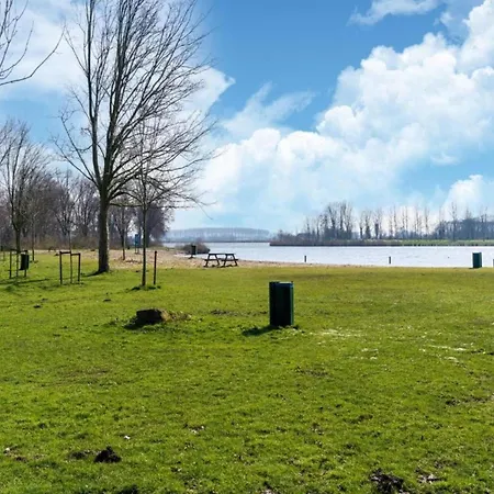 Casa de Férias In Zuytland By Water And Nature